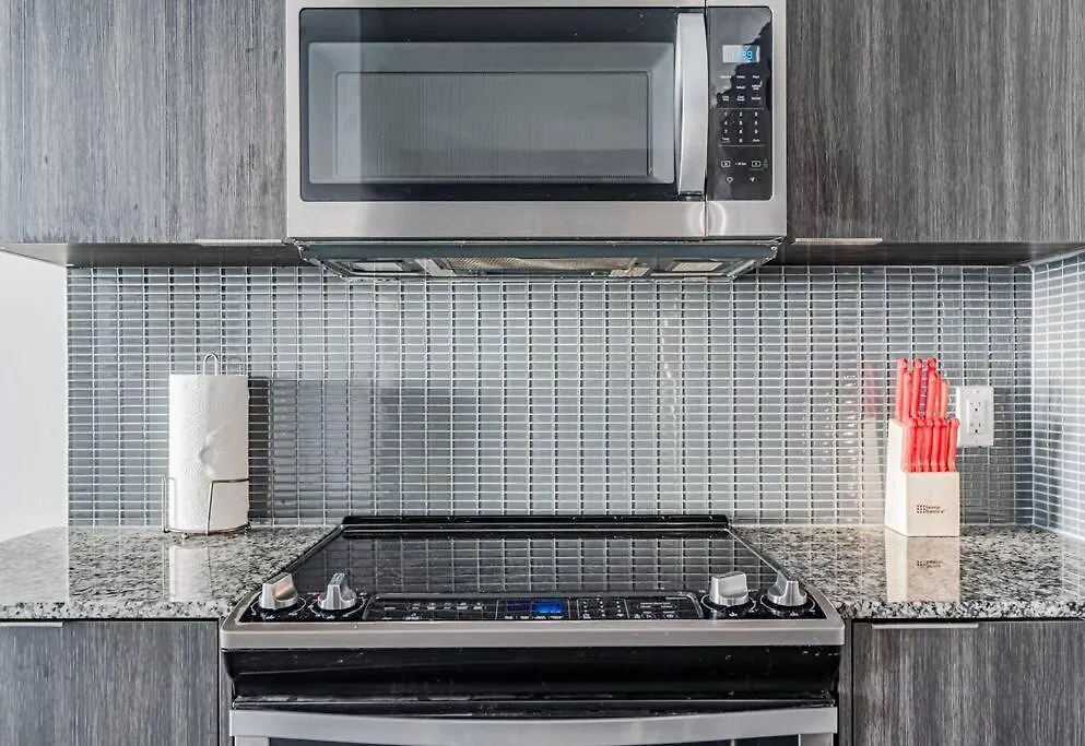 Spacious Condo By Lake Close To Toronto Pearson Airport, Free Parking! 0*,