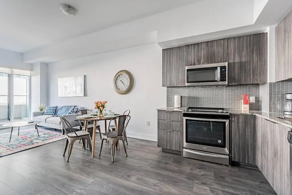 Spacious Condo By Lake Close To Toronto Pearson Airport, Free Parking!