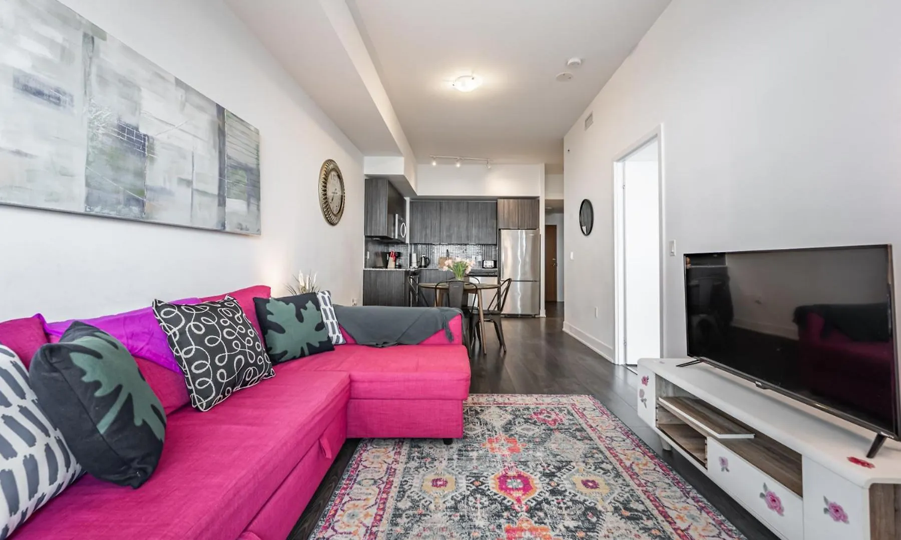 Spacious Condo By Lake Close To Toronto Pearson Airport, Free Parking! 0*,